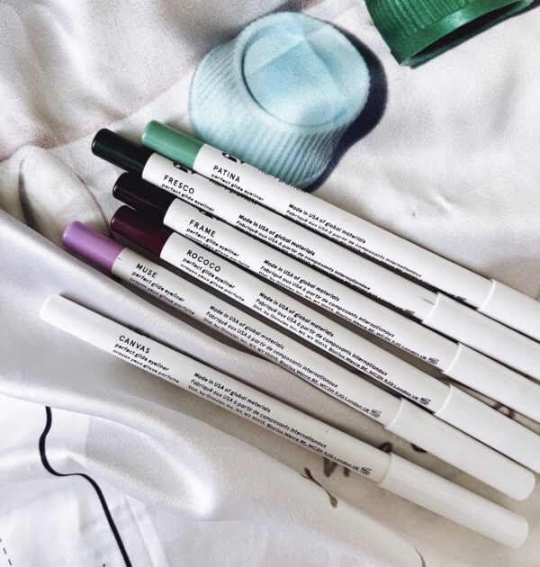 Flat lay of Glossier eyeliners in assorted shades by The Beauty Minimalist